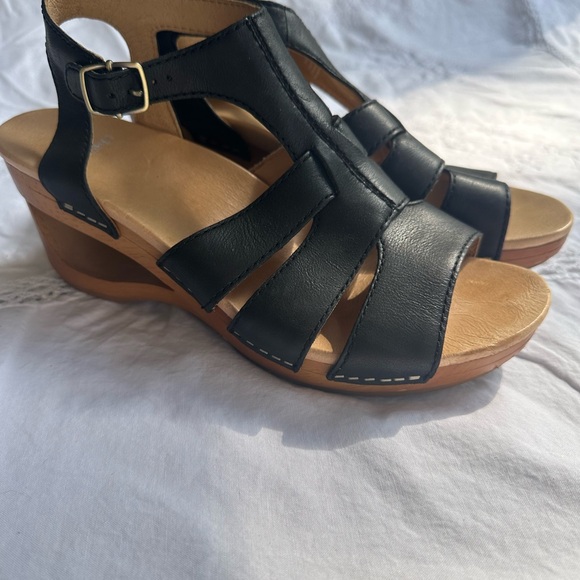Dansko Trudy Black Waxy Calf Leather Buckle Sandal, size 41, super cute 4 summer - Picture 15 of 15